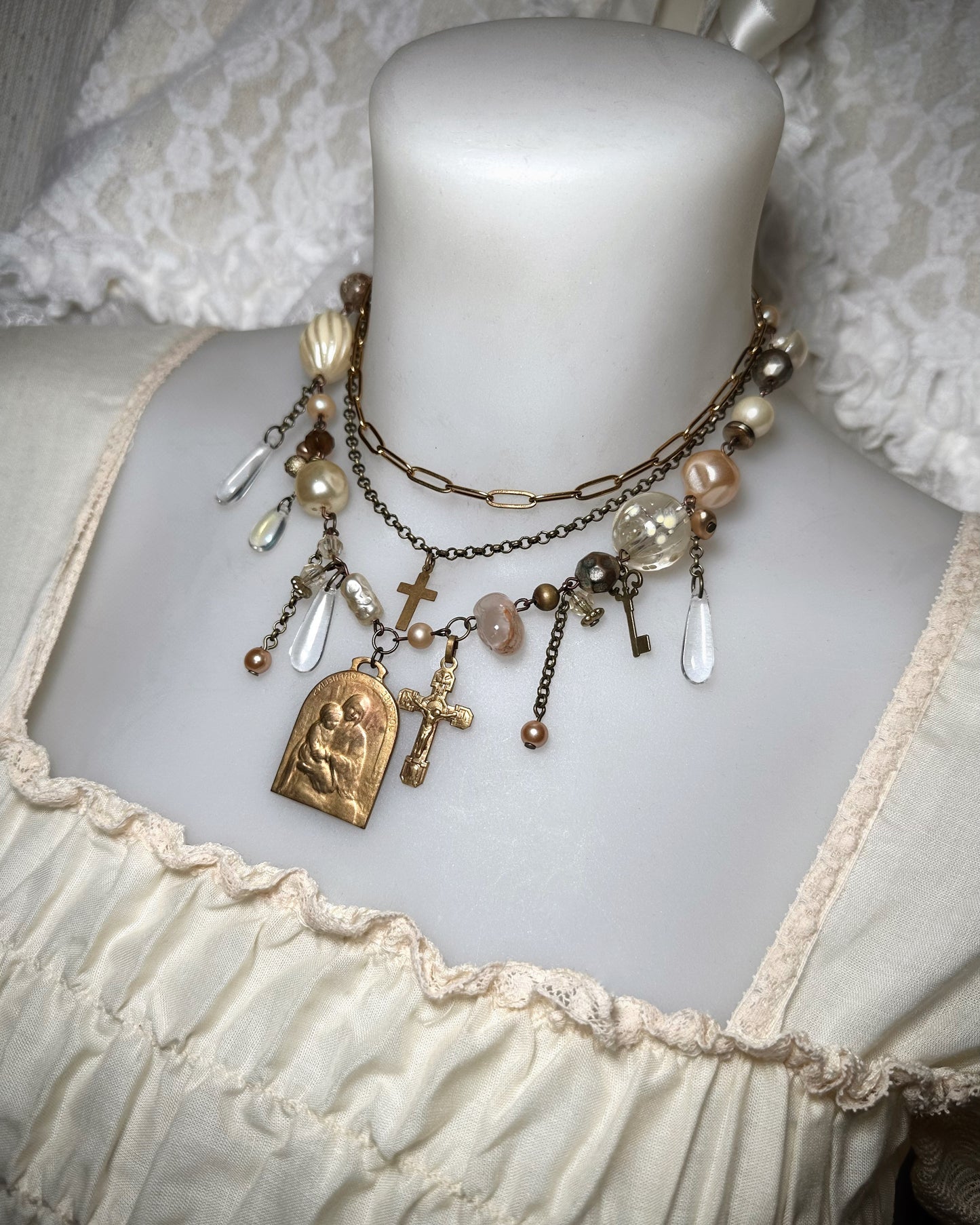 Collier “Salve Regina”