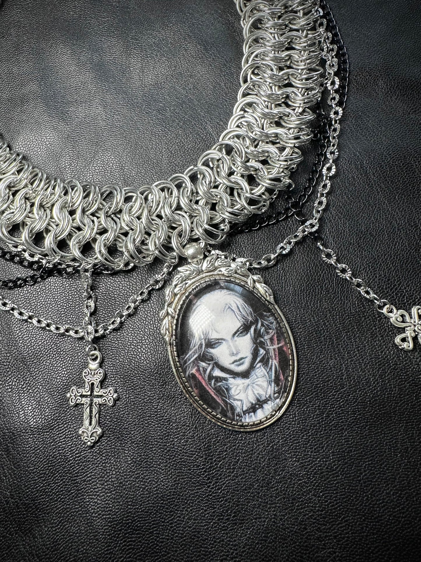 Collier “Alucard”