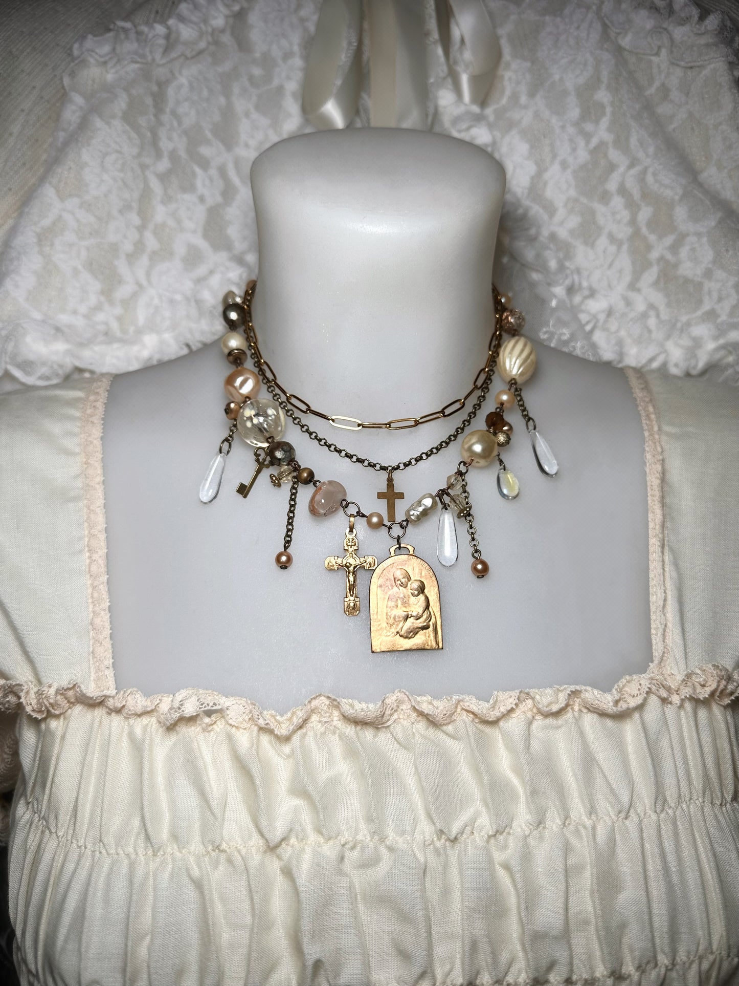 Collier “Salve Regina”
