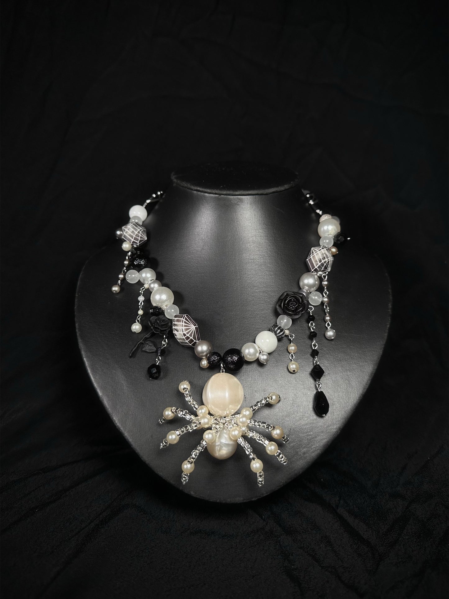 Collier “Black Widow”