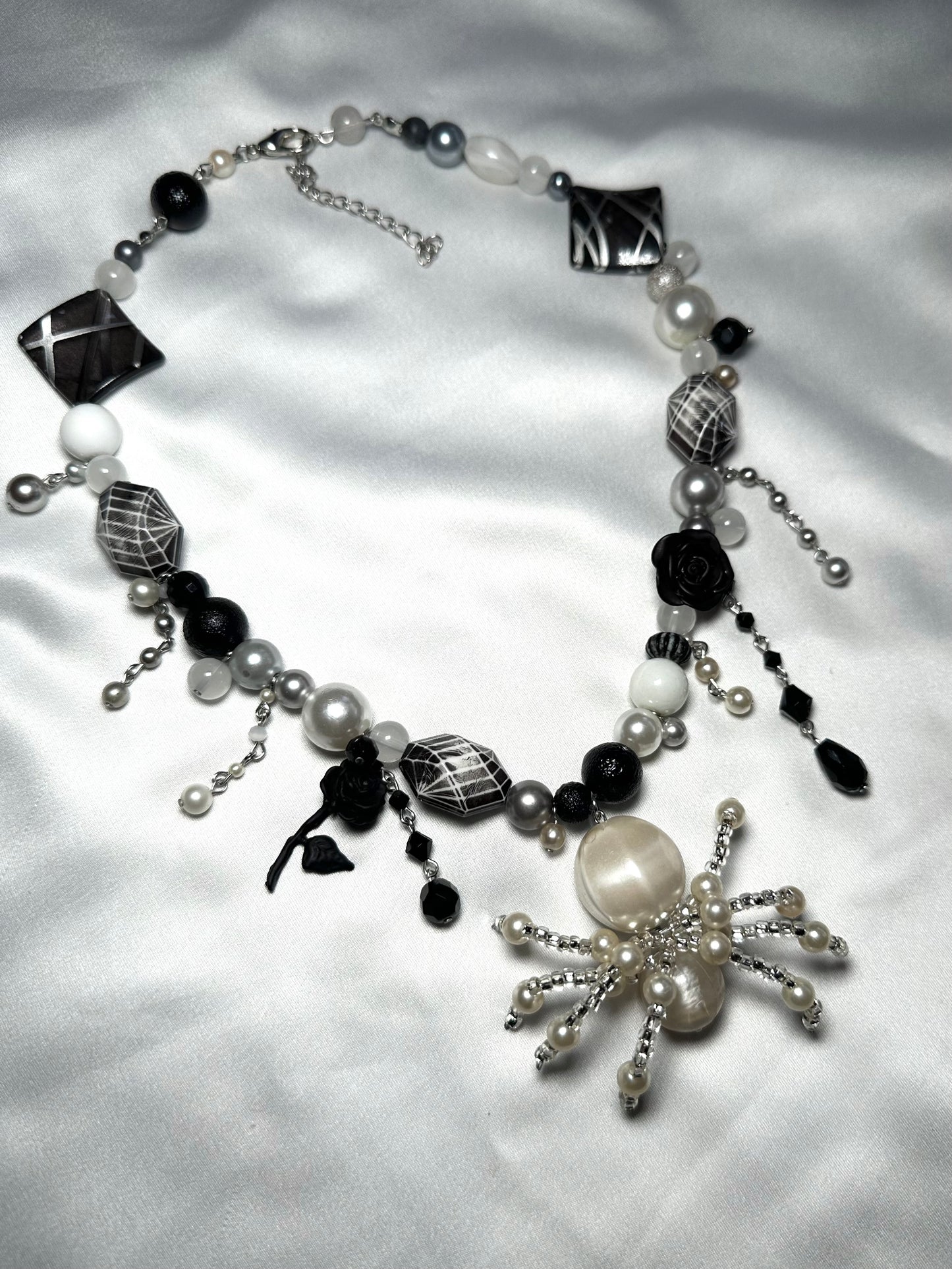 Collier “Black Widow”