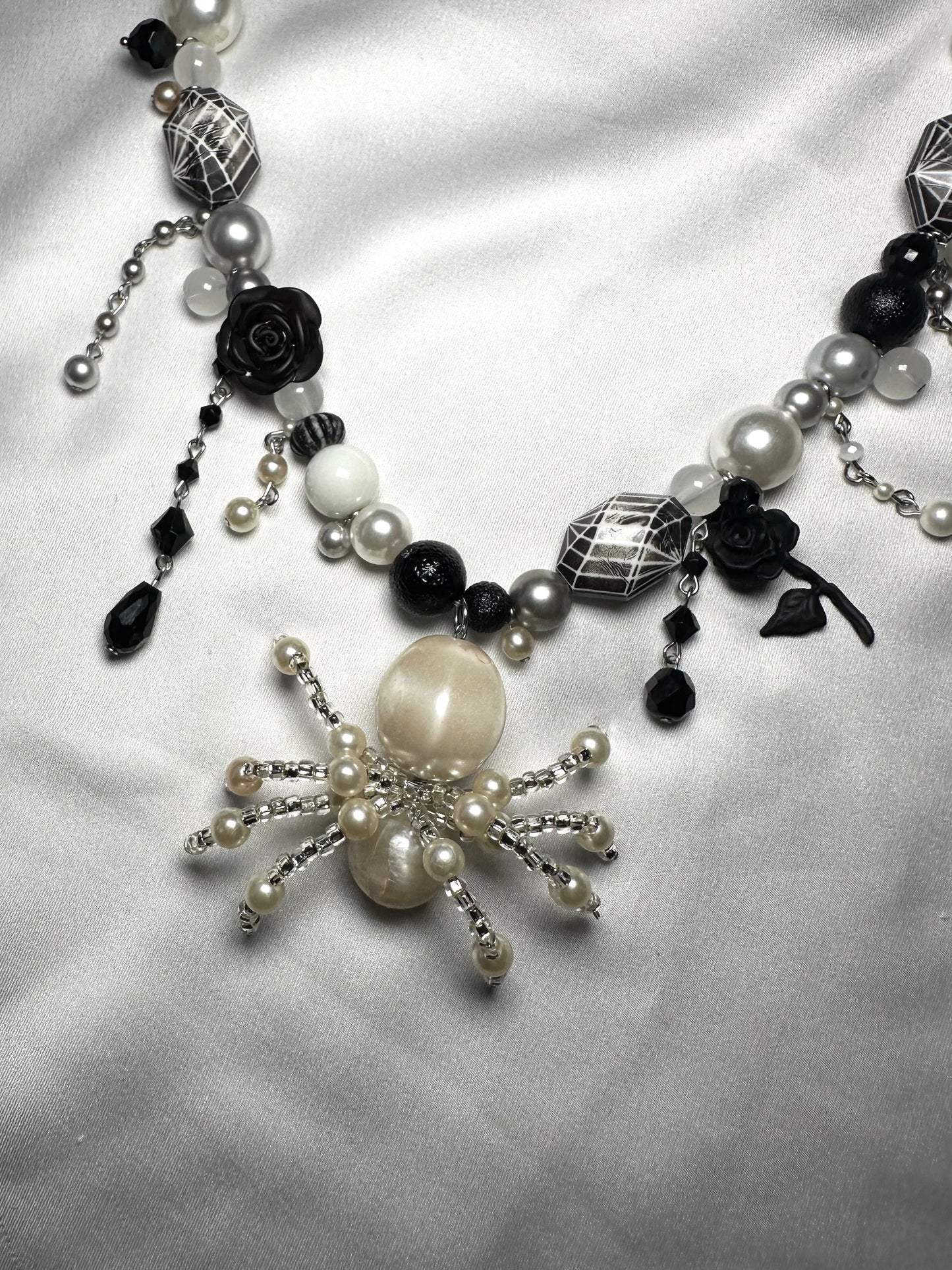 Collier “Black Widow”