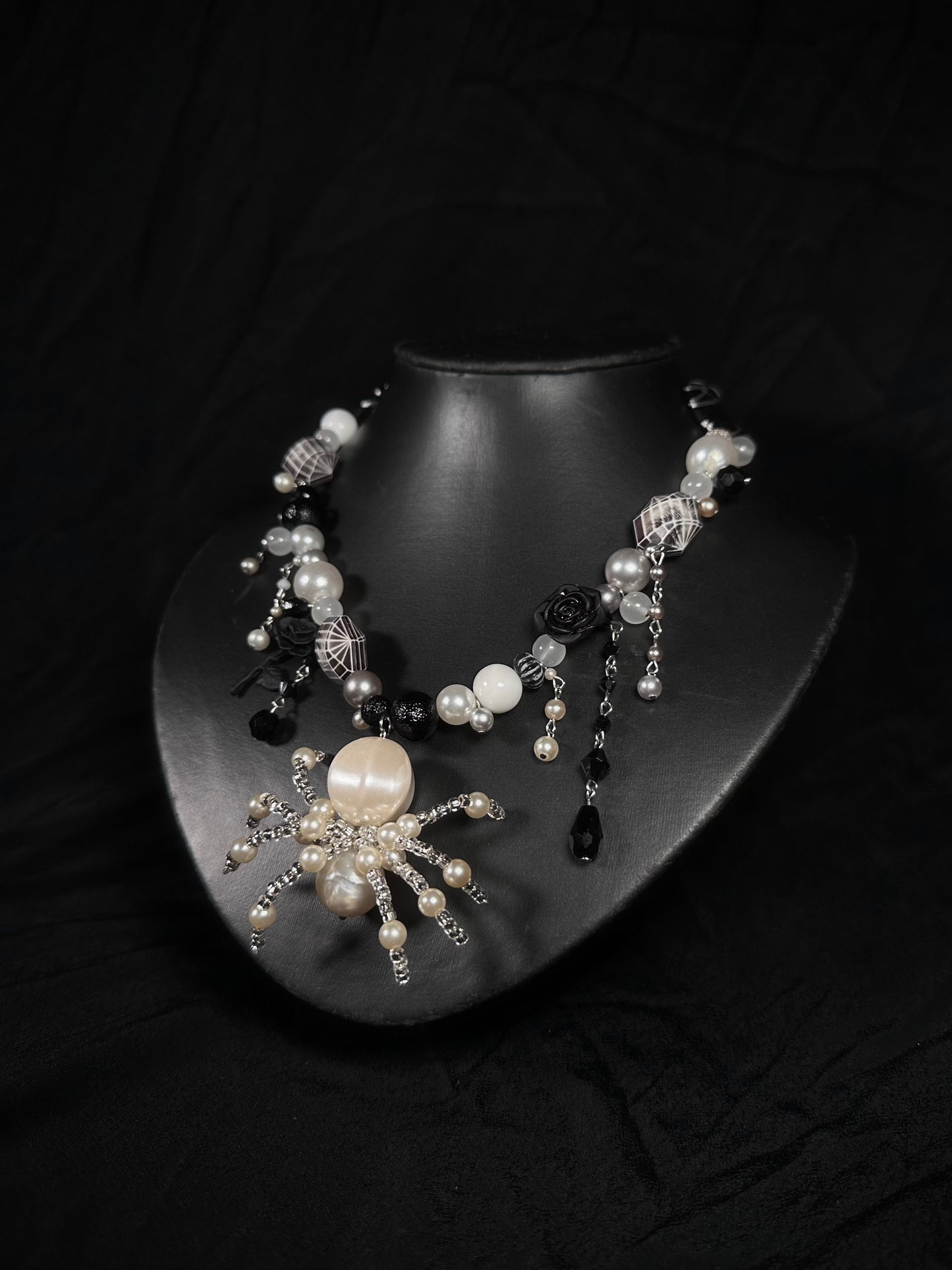 Collier “Black Widow”